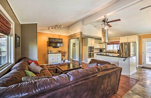 Eureka Springs House | Holiday Island Home: Hot Tub & Wood Stove!