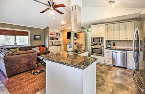 Eureka Springs House | Holiday Island Home: Hot Tub & Wood Stove!