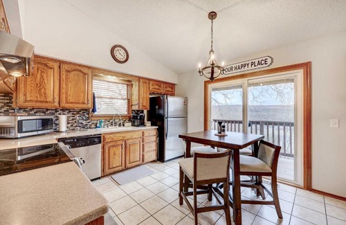 Eureka Springs House | Holiday Island Vacation Rental with 2 Balconies