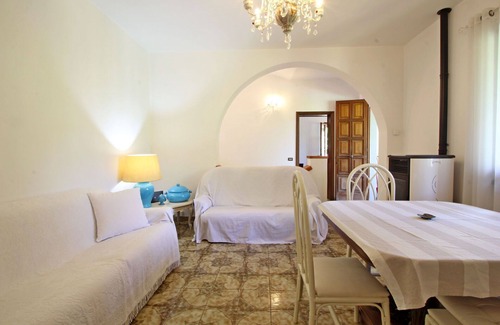 Montignoso House | Holiday Home in Capanne-prato-cinquale with 2 bedrooms sleeps 5