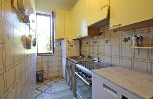 Montignoso House | Holiday Home in Capanne-prato-cinquale with 2 bedrooms sleeps 5