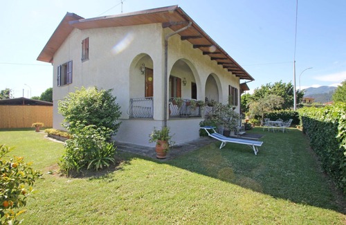 Montignoso House | Holiday Home in Capanne-prato-cinquale with 2 bedrooms sleeps 5