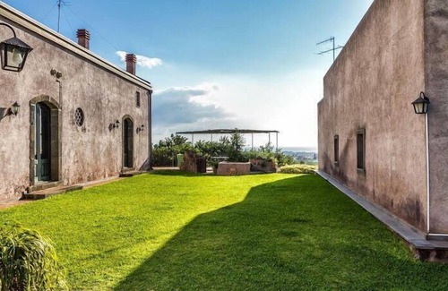 Fiumefreddo di Sicilia House | Holiday house Fiumefreddo di Sicilia for 1 - 10 persons with 6 bedrooms - Holiday home