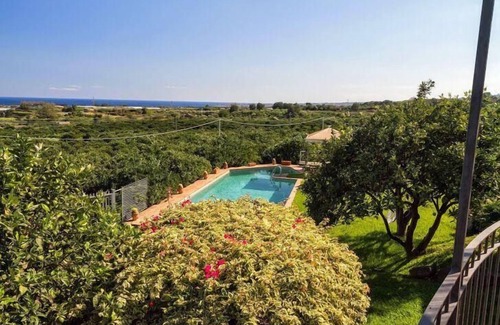 Fiumefreddo di Sicilia House | Holiday house Fiumefreddo di Sicilia for 1 - 10 persons with 6 bedrooms - Holiday home