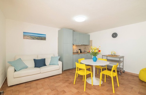 San Pasquale House | Holiday Home 'Dodi Due' with Sea View, Wi-Fi and Air Conditioning