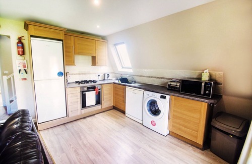 St Wenn Ski Chalet | Holiday Lodge 2 bedrooms, pool, gym, tennis, in beautiful Cornish countryside