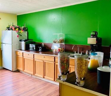 Greensboro Hotel | Holiday Lodge - Greensboro/Lake Oconee