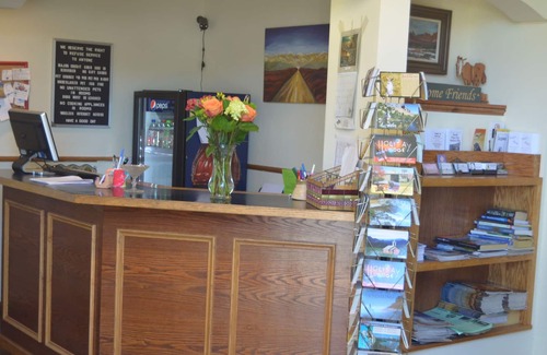 Lander Hotel | Holiday Lodge Motel Campground