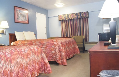 McAlester Hotel | Holiday Lodge & Suites