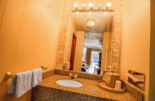 Goldbond Hotel | Holiday Lodge Virginia