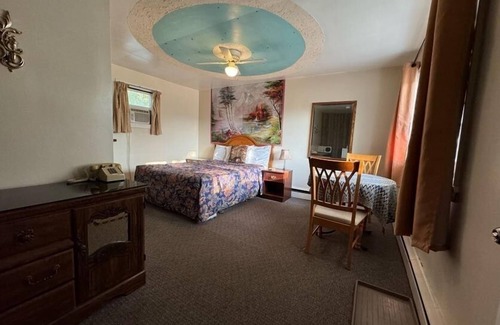 Orillia Hotel | Holiday Motel