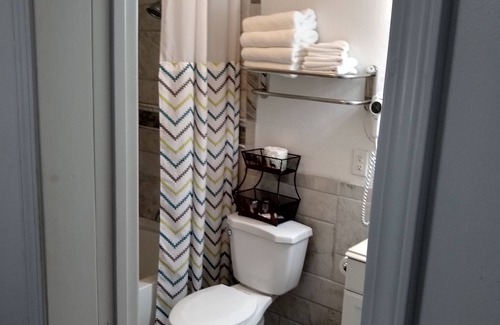 Larkspur Hotel | Holiday Motel