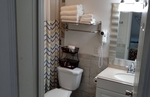 Larkspur Hotel | Holiday Motel
