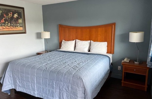 Jeffersonville Hotel | Holiday Motel