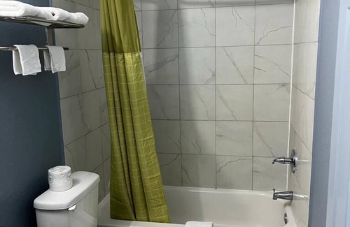 Jeffersonville Hotel | Holiday Motel