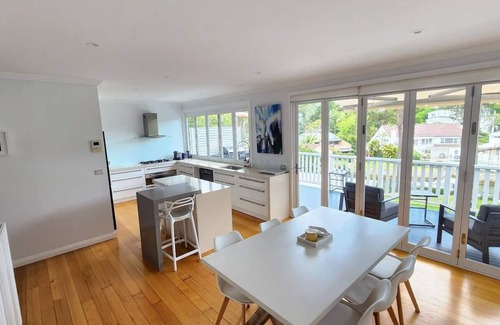 Newport House | Holiday on the Waterfront in Pittwater -Beach, Swim, Kayak, Boat, Fish and More!