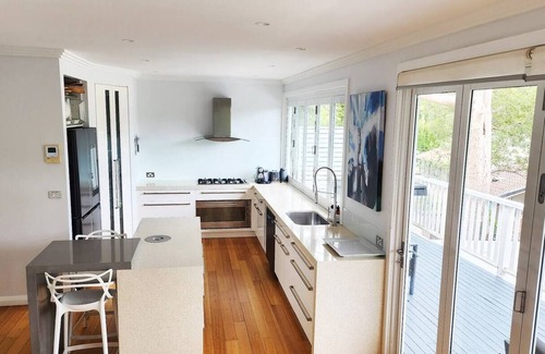 Newport House | Holiday on the Waterfront in Pittwater -Beach, Swim, Kayak, Boat, Fish and More!