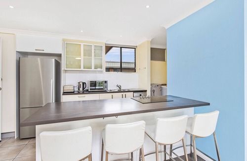Thirroul Apartment | Holiday Pad on Thirroul Beach - 140m to beach and village amenities