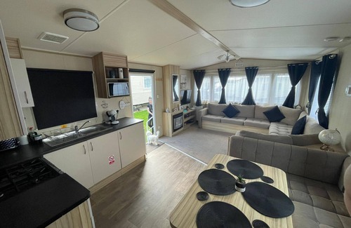 Leysdown-on-Sea House | Holiday Park Caravan Fluffy in Harts Holiday Park