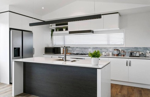 Wharewaka House | Holiday Pavilion in Taupo