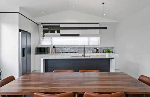 Wharewaka House | Holiday Pavilion in Taupo