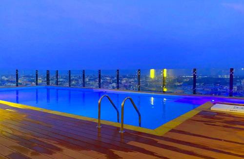 Mandalay Hotel | Holiday Pier Hotel