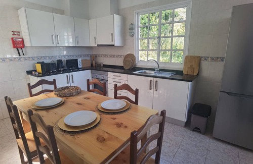 Santo da Serra House | Holiday Home 'Honey Factory' with Mountain View, Wi-Fi and Air Conditioning
