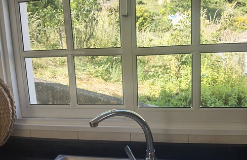 Santo da Serra House | Holiday Home 'Honey Factory' with Mountain View, Wi-Fi and Air Conditioning