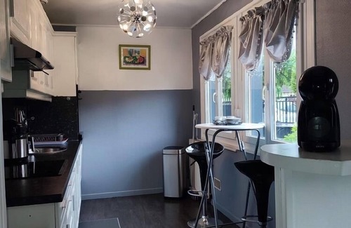 Saint-Martin-Longueau House | Holiday rental of a large fully equipped house.