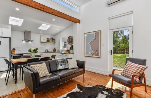 Lacepede Cottage | Holiday Rental - 17 Cooke Street, Kingston SE