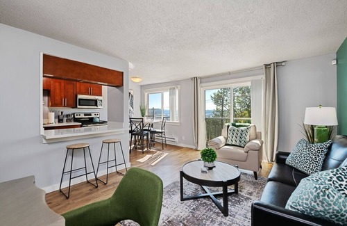 Bouvet Island Apartment | Holiday Special!+KING+W/D+FREE Parking+5min-Downtown Seattle