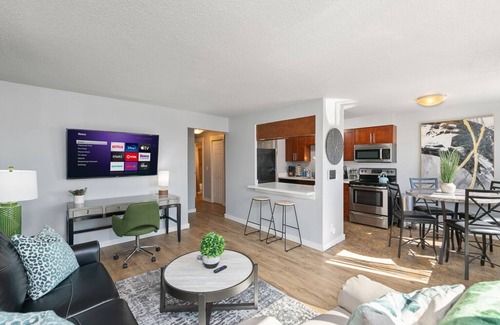 Bouvet Island Apartment | Holiday Special!+KING+W/D+FREE Parking+5min-Downtown Seattle