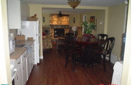 Algonquin Highlands Cottage | *Holiday Specials* Gorgeous Lakefront Cottage on Little Boshkung Lake