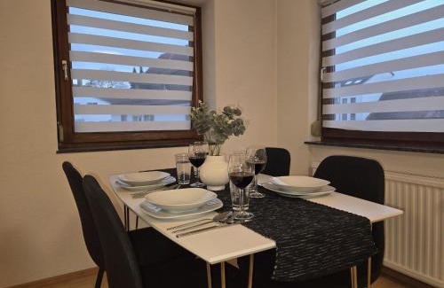Weingarten Apartment | Holiday&Stay, City Apartment, Küche, 85Zoll TV, WLAN