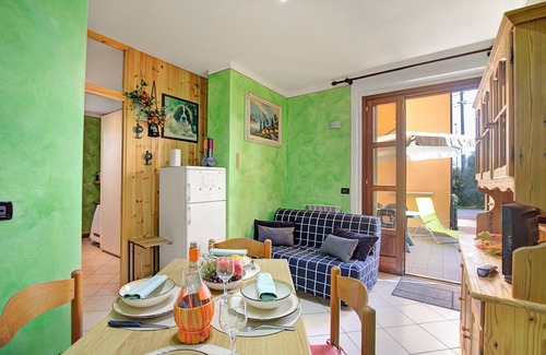 Crociale Apartment | Holiday Sun Terrace private & shared pool, Puegnago del Garda, Italy