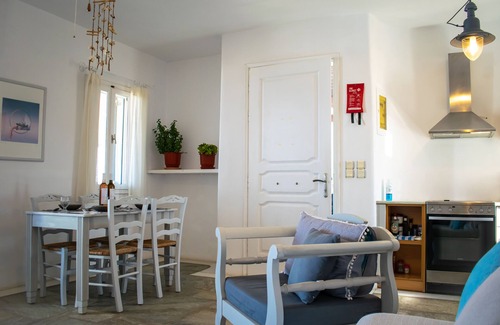 Nea Cryssi Akti Villa | Holiday sunset Villa above the beach
