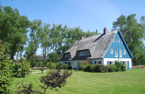 Altenkirchen Apartment | Holiday under the thatched roof - Flat 7