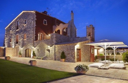 Forallac Villa | holiday vacation large villa rental spain, costa brava, barcelona area, girona, pool, air conditioning, wi-fi internet,