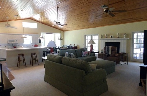 Lake County House | Holiday Vacation Rental Home