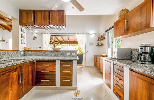 La Iglesia House | Holiday Villa - 3 Bedrooms A/C -2 Bathrooms-Private Pool-Garden-300M POPY Beach