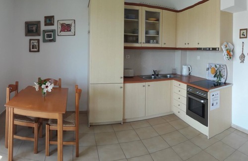 Asprouliani Villa | Holiday villa, close to the beach, with swimming pool and mountain views