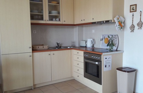 Asprouliani Villa | Holiday villa, close to the beach, with swimming pool and mountain views