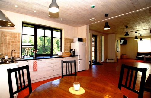 Virsurodukis Villa | Holiday villa "Dzukijos uoga": a cozy pine forest retreat by Druskininkai lakes