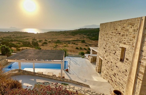 Pitsidia Villa | Holiday villa in top location with sea view, infinitypool and beautiful sunset