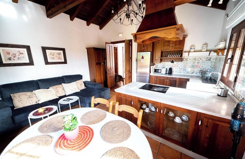 Hornachuelos House | Holiday Villa 'La Jacaranda' with Pool, Terrace & Wi-Fi