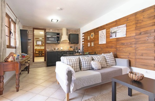Valsequillo de Gran Canaria Villa | Holiday Villa 'La Quinta De Vals' with Mountain Views, Wi-Fi and Air Conditioning