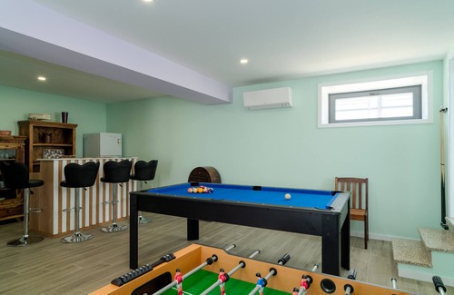 Lever House | Holiday villa PORTO LEVER with private indoor pool, heated water, SPA, air conditioning, Wifi.
