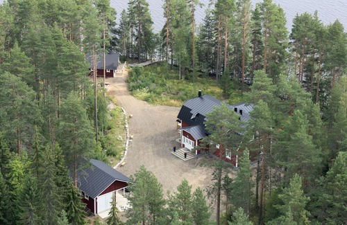 Outokumpu Villa | Holiday Villa Tuomarniemi by the lake