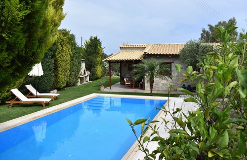 Viannos Villa | holiday villa with private pool and garden