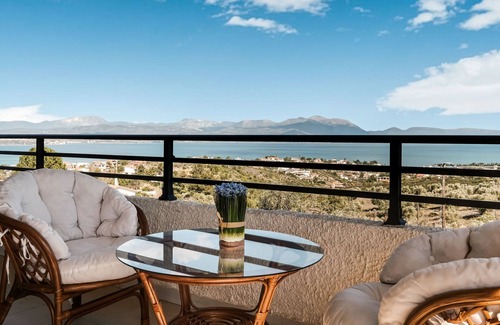 Chalcis Cottage | Holiday villa with sea view in Paralia Avlidas